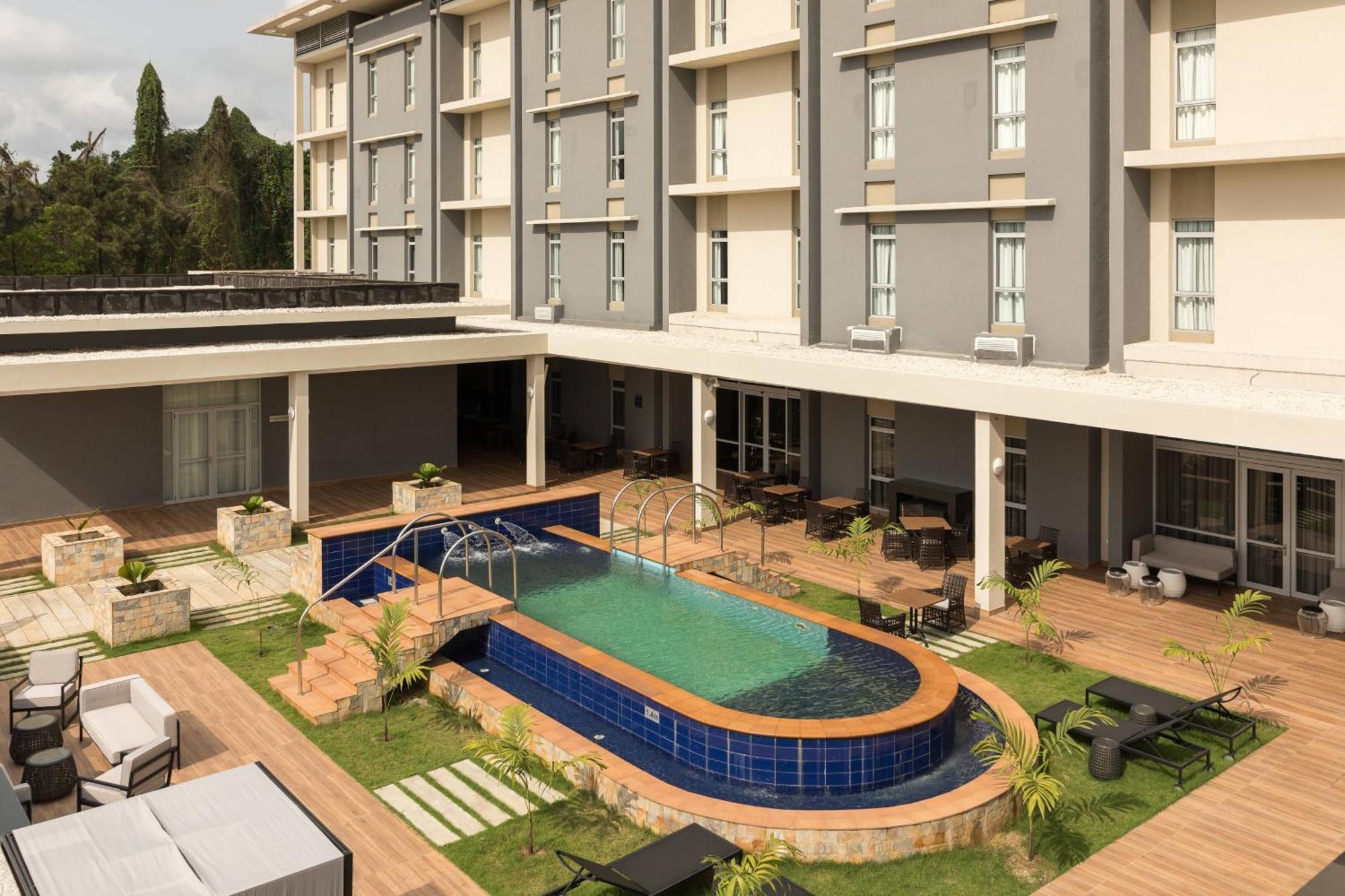 โรงแรมโปรเทีย โอเวอร์รี ซีเล็ก ภายนอก รูปภาพ