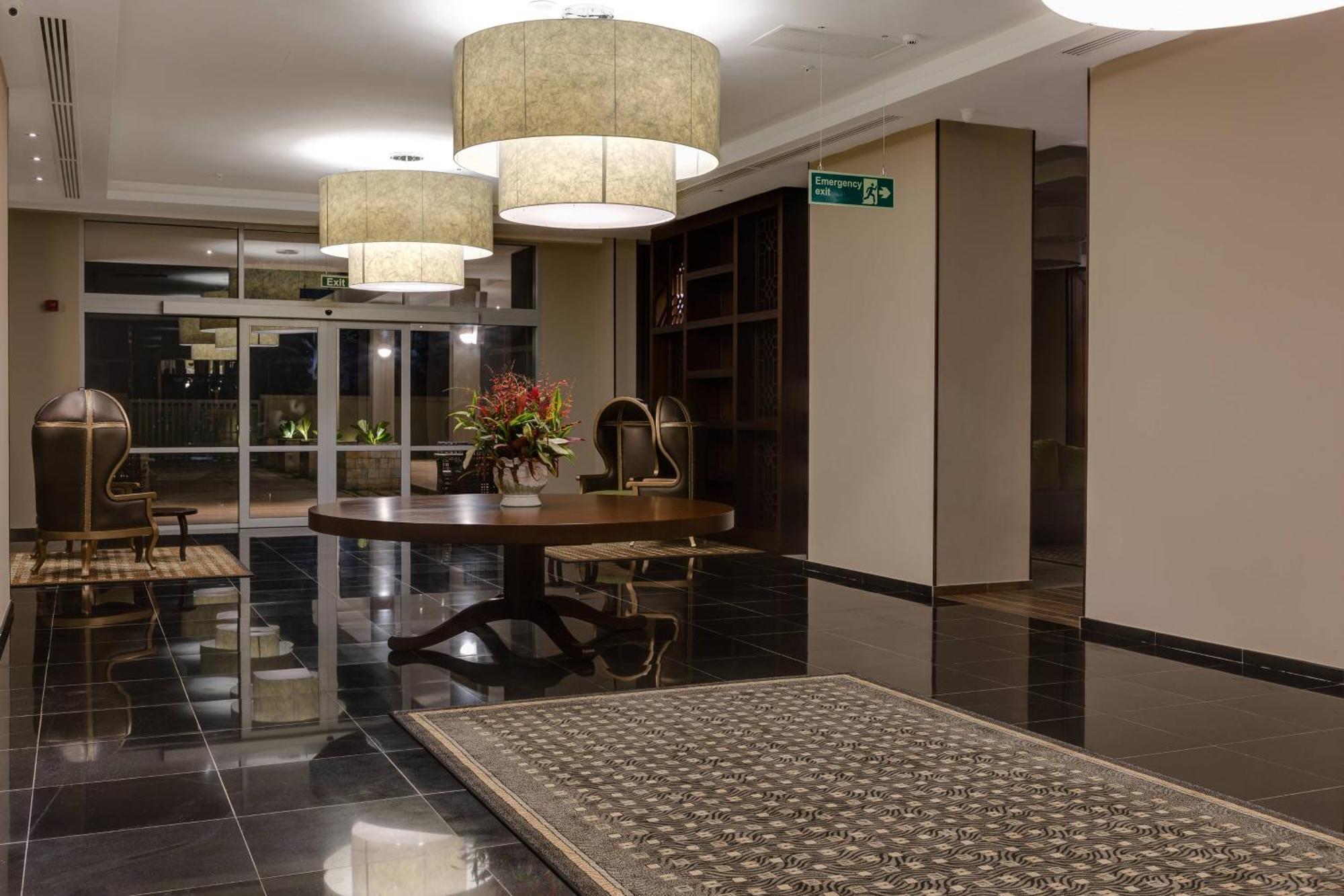 โรงแรมโปรเทีย โอเวอร์รี ซีเล็ก ภายนอก รูปภาพ